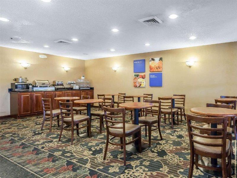 Comfort Inn Cleveland Airport Middleburg Heights Exterior photo