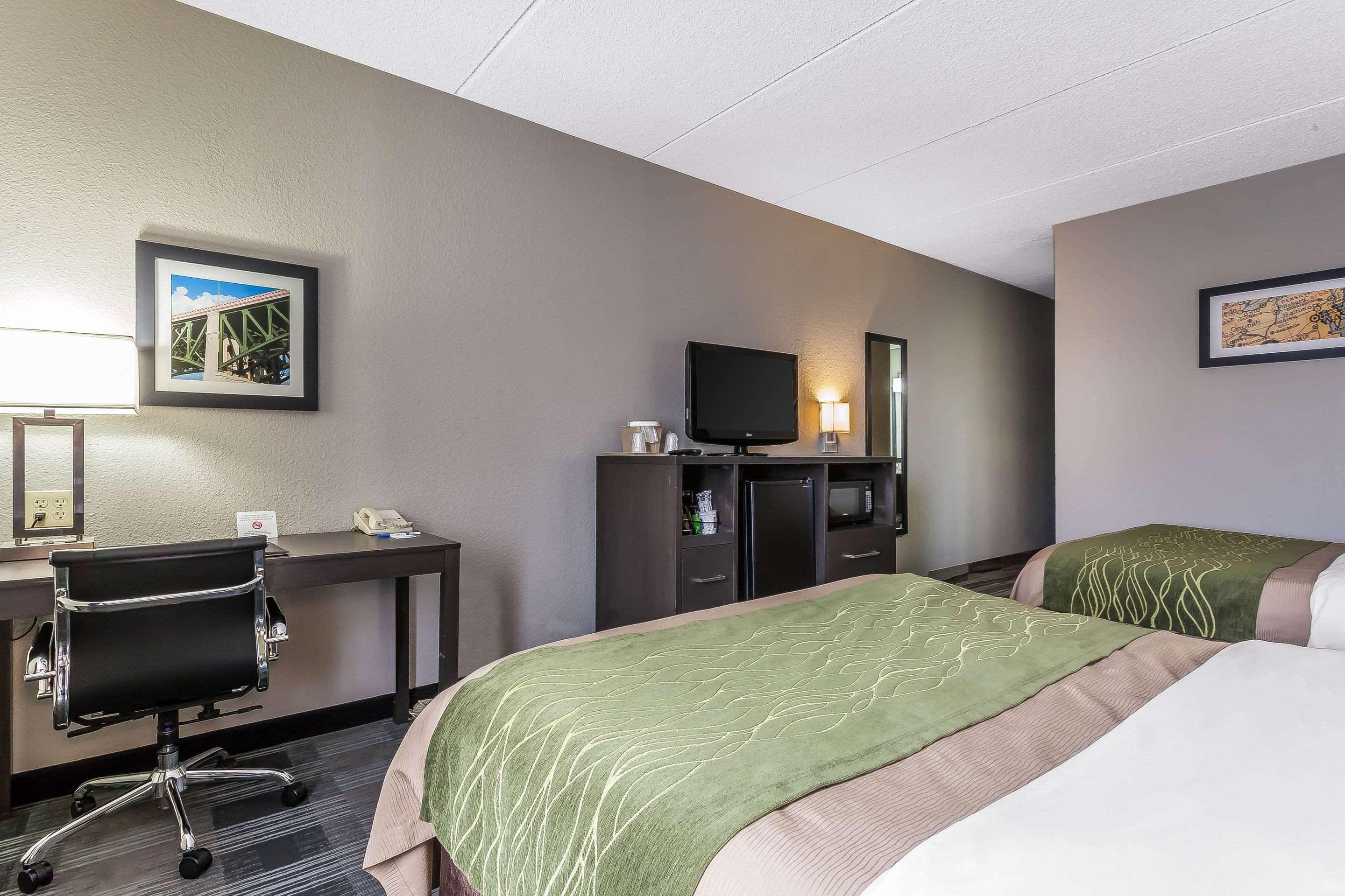 Comfort Inn Cleveland Airport Middleburg Heights Exterior photo