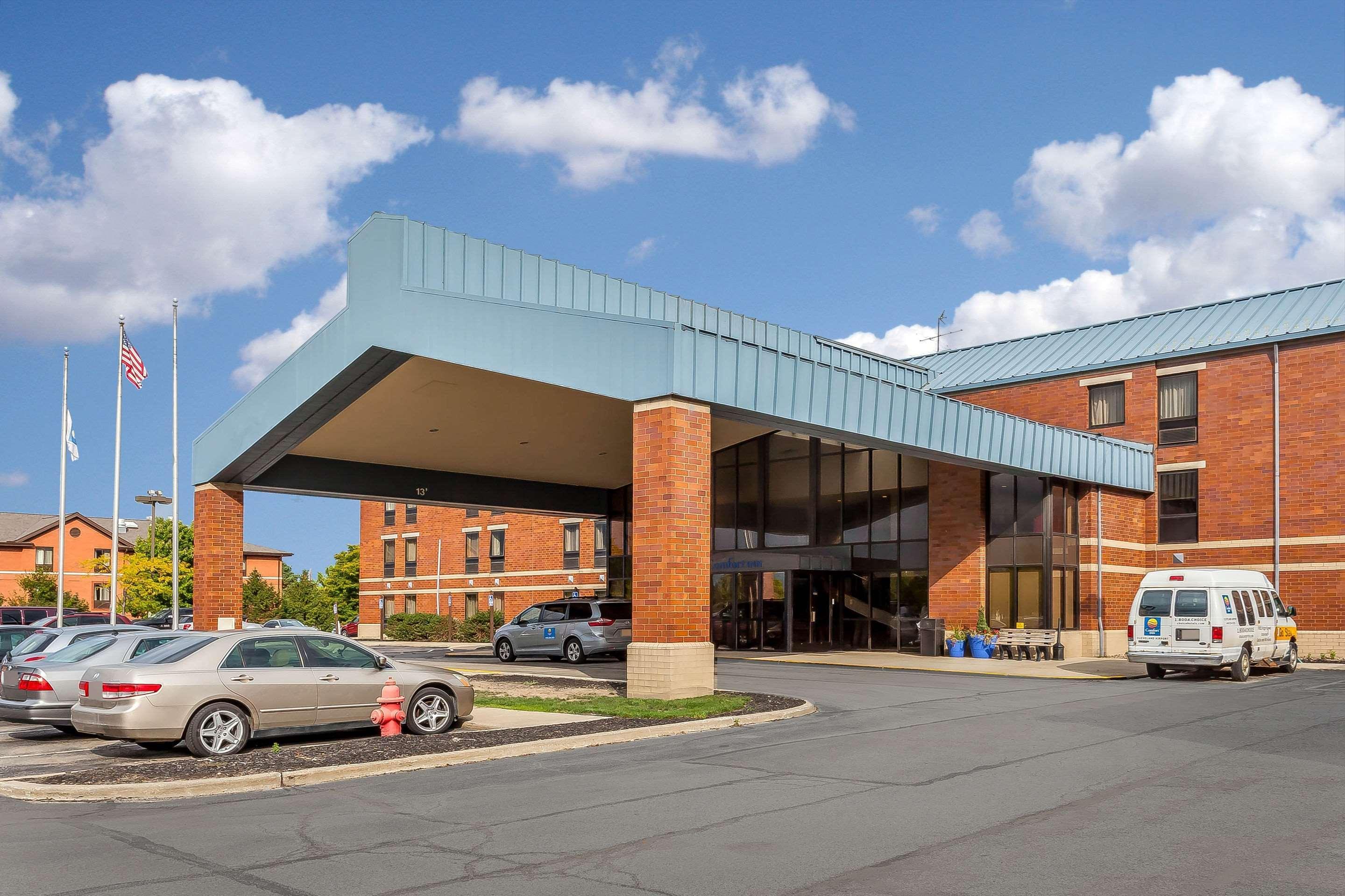 Comfort Inn Cleveland Airport Middleburg Heights Exterior photo