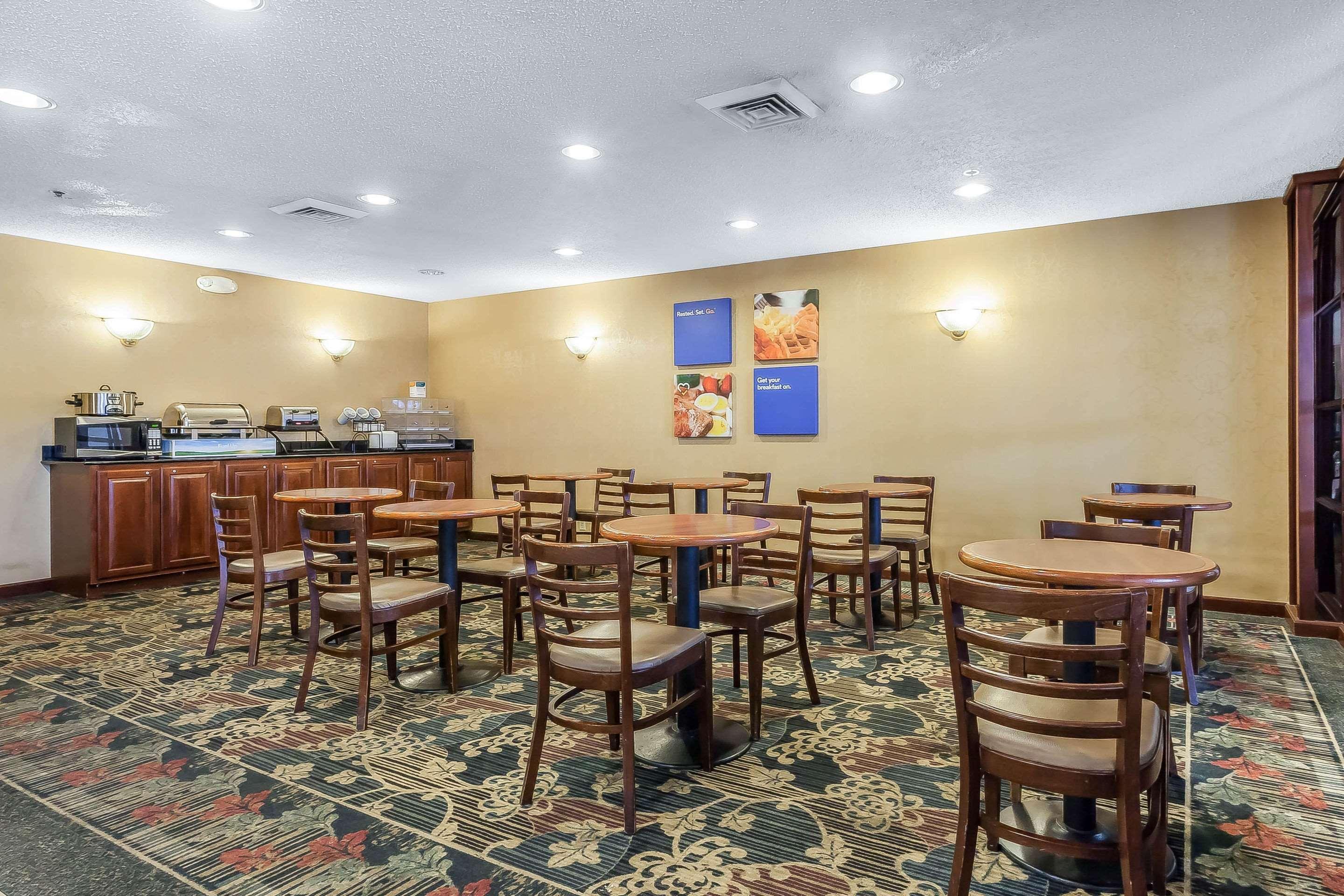 Comfort Inn Cleveland Airport Middleburg Heights Exterior photo