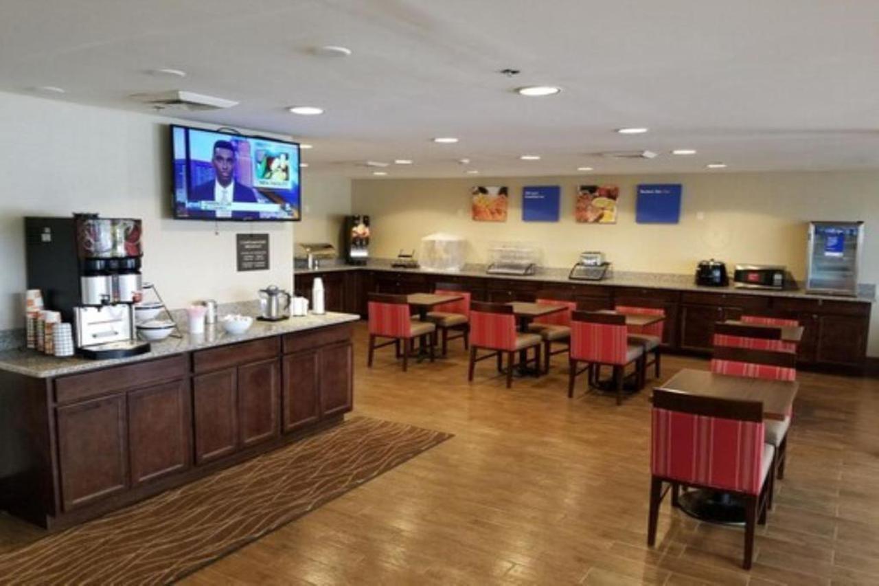 Comfort Inn Cleveland Airport Middleburg Heights Exterior photo
