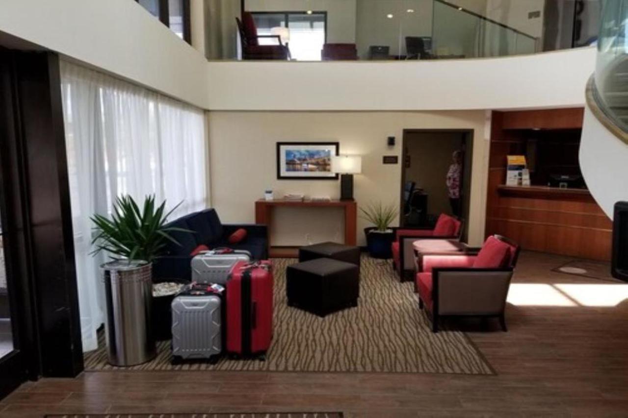 Comfort Inn Cleveland Airport Middleburg Heights Exterior photo